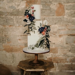 Standard Hourglass Rustic Heavy Duty Wooden Bespoke Cake Stand - 6&quot; High