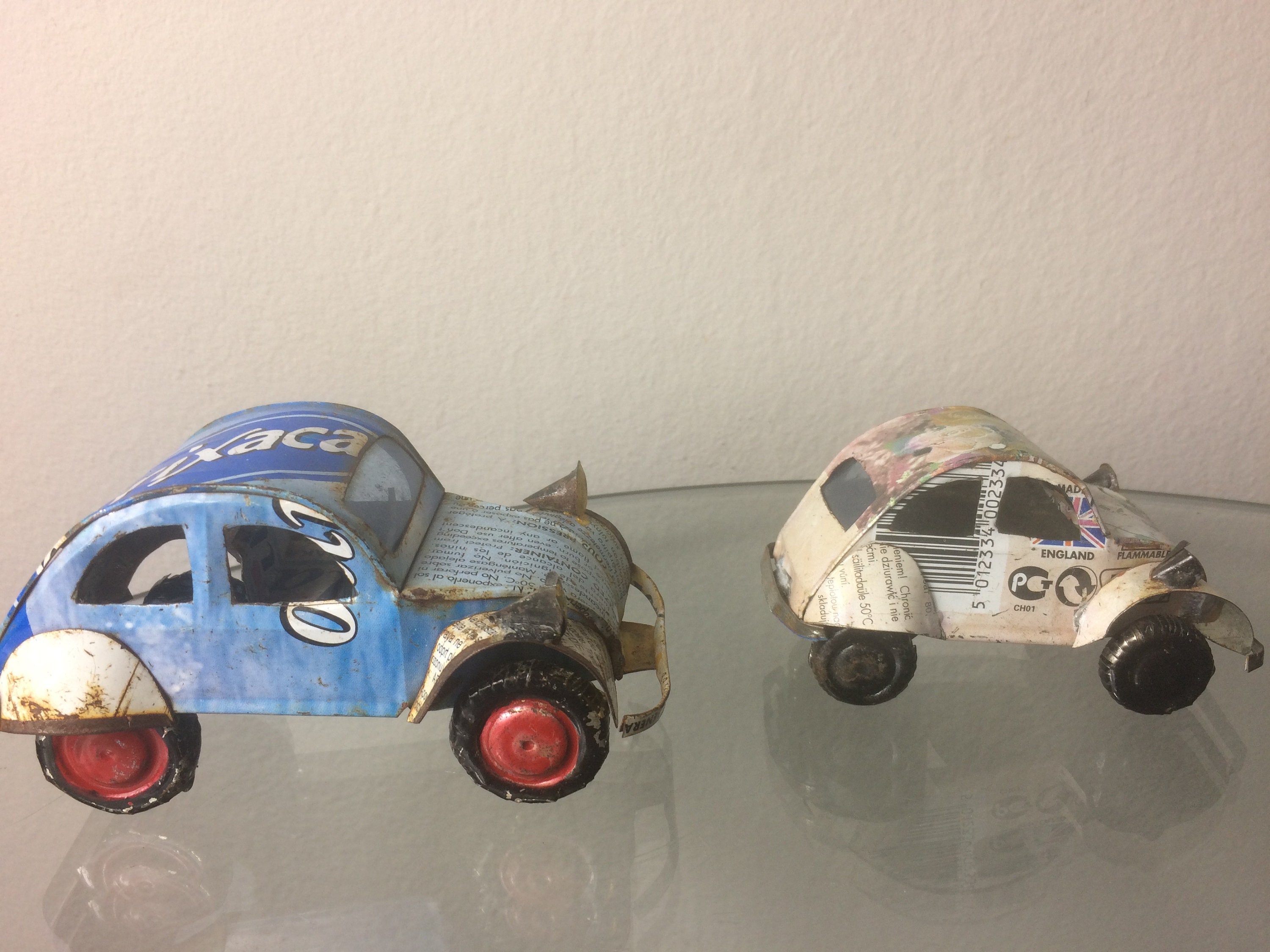 2 Anciennes Voitures Jouets En Métal (Tôle) - Marque STI Et Chinoise - Occasion État Moyen