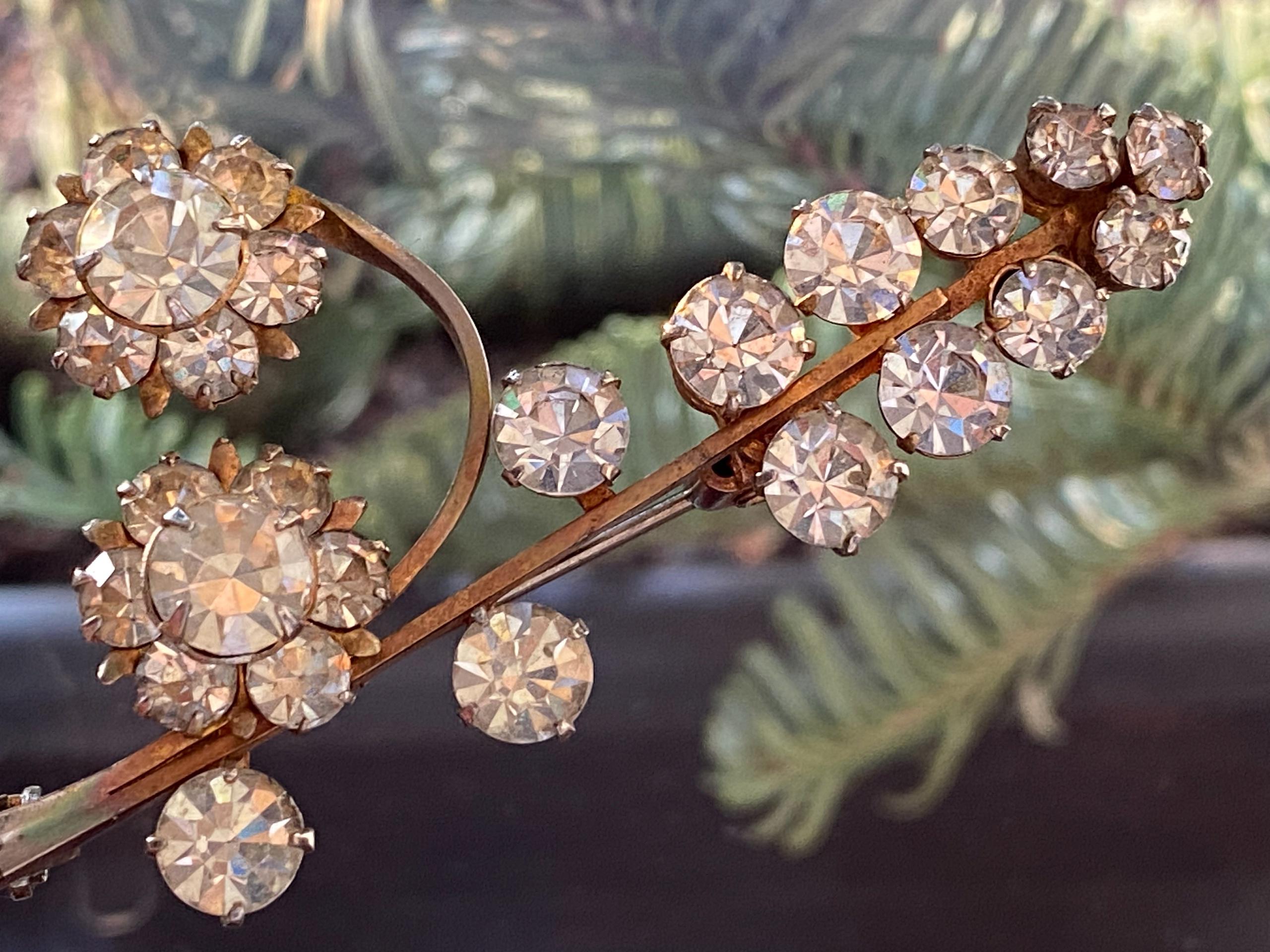 Spilla a forma di fiore con strass scintillanti, elegante, grande