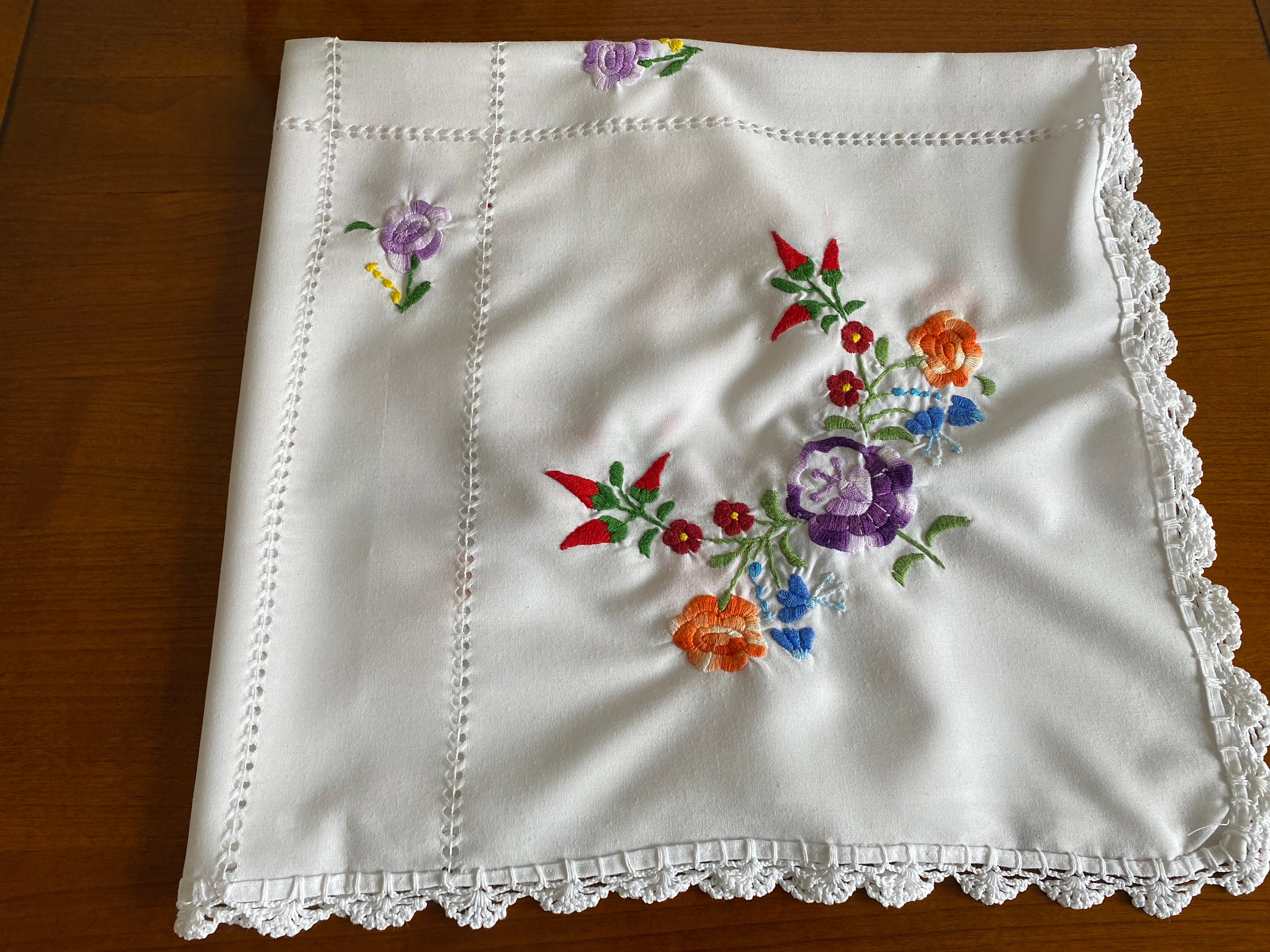 ヴィンテージ刺繍テーブルクロス – 花柄 – 80 x 90 cm – キッチン