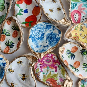 Oyster Shell Ring Dish/Oyster Ring Dish/Decoupaged Oyster Dish/Oyster Trinket Tray/Coastal Hostess Gift/Jewelry Dish/Bridesmaid Gift