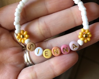 Girls daisy name bracelet | Girls dainty bracelet | Kids beaded daisy bracelet | Girls name bracelet | Kids name bracelet
