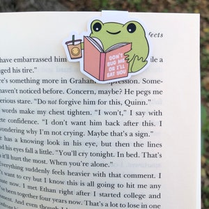 Cute frog magnetic bookmark | Trendy magnetic bookmark | Frog drinking coffee bookmark | Bookish gift | Bookish lover gift