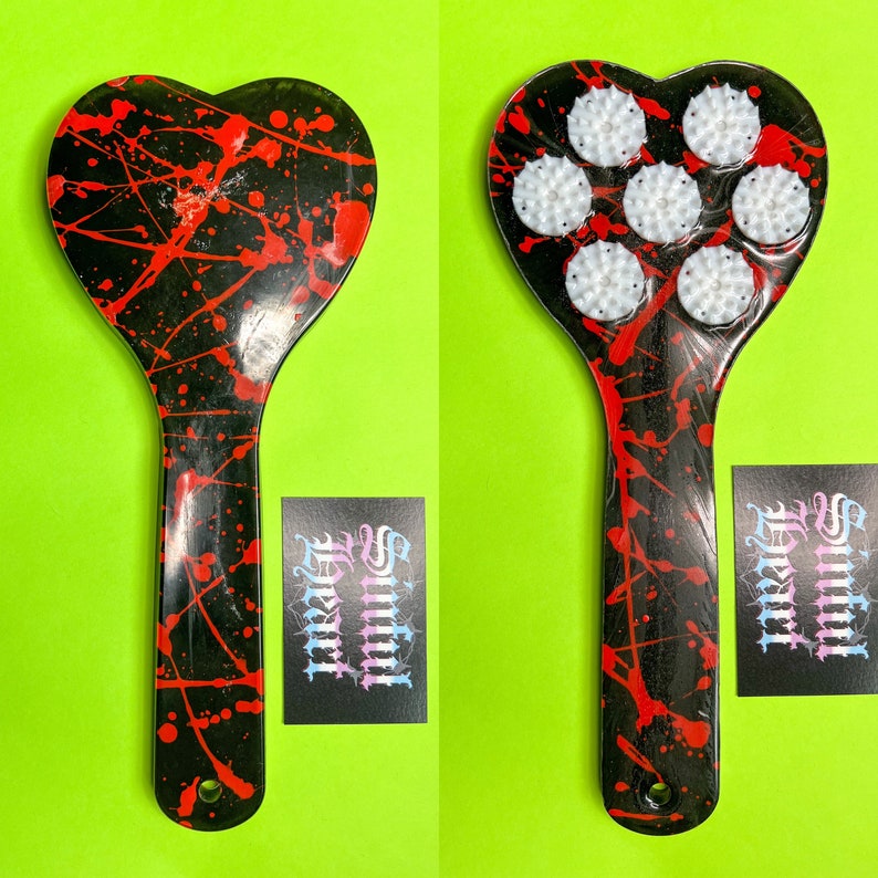 Vampire paddles Red Heart