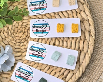 Puces d'oreilles florales en pâte polymère, tiges en titane, faites main
