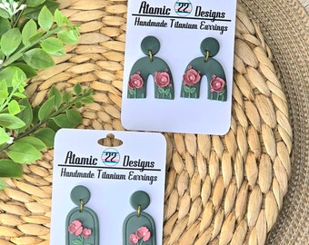 Handmade Polymer Clay earrings. Titanium Earrings, Dark Green Floral Jewelry, pink flower earrings. Hypoallergenic jewlery