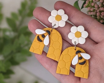 Bee earrings, clay earrings, floral earrings, polymer clay earrings, titanium earrings, honeycomb earrings, gift for bee lovers, handmade