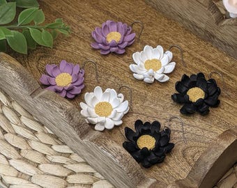Floral clay earrings, big flower earrings, Daisy earrings, titanium earrings, polymer clay earrings, dangle handmade floral earrings