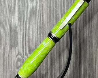 Pluma estilo cigarro Executive Twist - Acrílico - "Diosa Verde" con detalles en níquel satinado
