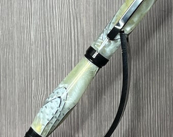 Bolígrafo Executive Twist estilo cigarro - Acrílico - "Cintas blancas y negras" con ribete negro