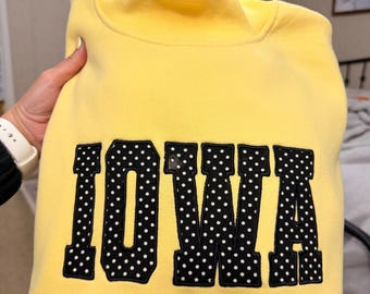 ¡Sudadera de cuello alto personalizada! Elige el color y el diseño que prefieras en una suave sudadera de cuello alto con forro polar.