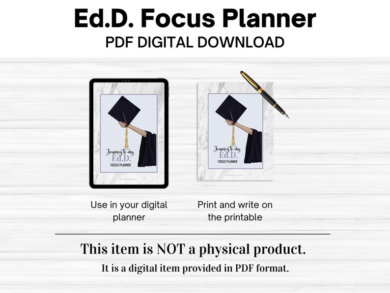 Puede incluir: Una descarga digital de un planificador Ed.D. Focus imprimible. El planificador presenta un gorro de graduaci&oacute;n negro con una borla dorada y el texto "Journey to my Ed.D. Focus Planner".