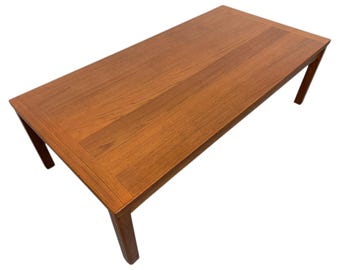 Mesa de centro danesa moderna de teca de mediados de siglo - ¡Restaurada!