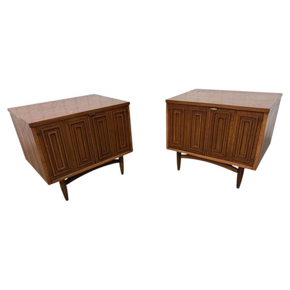 Mid-Century Modern Broyhill Sculptra Walnut Nightstands - Set of 2 - Refinished!