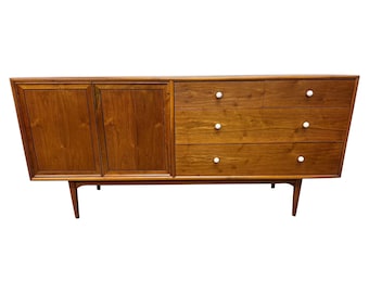 Drexel Heritage Consensus Mid Century Pecan and Brass 9 Drawer