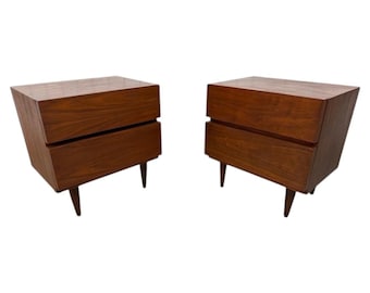 Mid-Century Modern American of Martinsville Walnut Nightstands - Set of 2