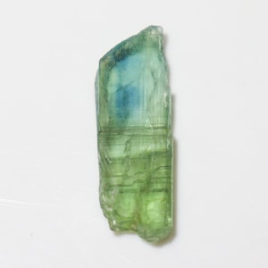 Bio Kyanite Rough - 10.00 Ct / 26x8x3 MM - Natural Green & Blue Kyanite Raw Crystal Collector&#39;s Mineral for Healing, September Birthstone