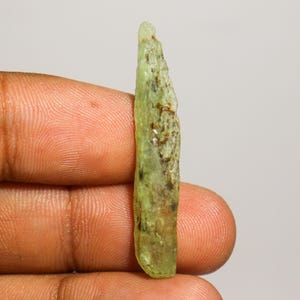 Kyanite Rough - 12.00 Ct / 40x7x4 MM - Natural Green Kyanite Raw Crystal Collector&#39;s Mineral for Display, Healing, September Birthstone