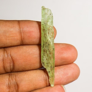 Kyanite Rough - 16.65 Ct / 56x9x3 MM - Natural Green Kyanite Raw Crystal Collector&#39;s Mineral for Display, Healing, September Birthstone