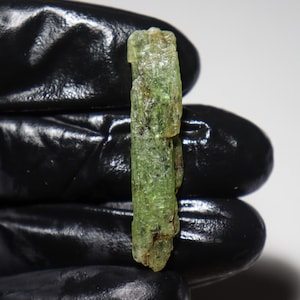 Kyanite Rough - 18.75 Ct / 41x8x5 MM - Natural Green Kyanite Raw Crystal Collector&#39;s Mineral for Display, Healing, September Birthstone