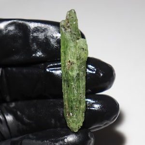 Kyanite Rough - 34.00 Ct / 52x11x7 MM - Natural Green Kyanite Raw Crystal Collector&#39;s Mineral for Display, Healing, September Birthstone