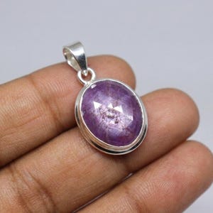 Colgante de rubí estrella rosa natural de 13 quilates con talla rosa, plata de ley 925, hecho a mano.