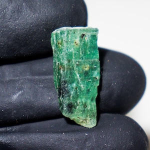 Kyanite Rough - 9.00 Ct /21x9x4 MM - Natural Green Kyanite Raw Crystal Collector&#39;s Mineral for Display, Healing, September Birthstone