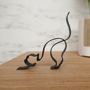 Cat decoration minimalist, Cat silhouette, table decoration, gift cat lover, 3D sculpture cat, wire line statue cat