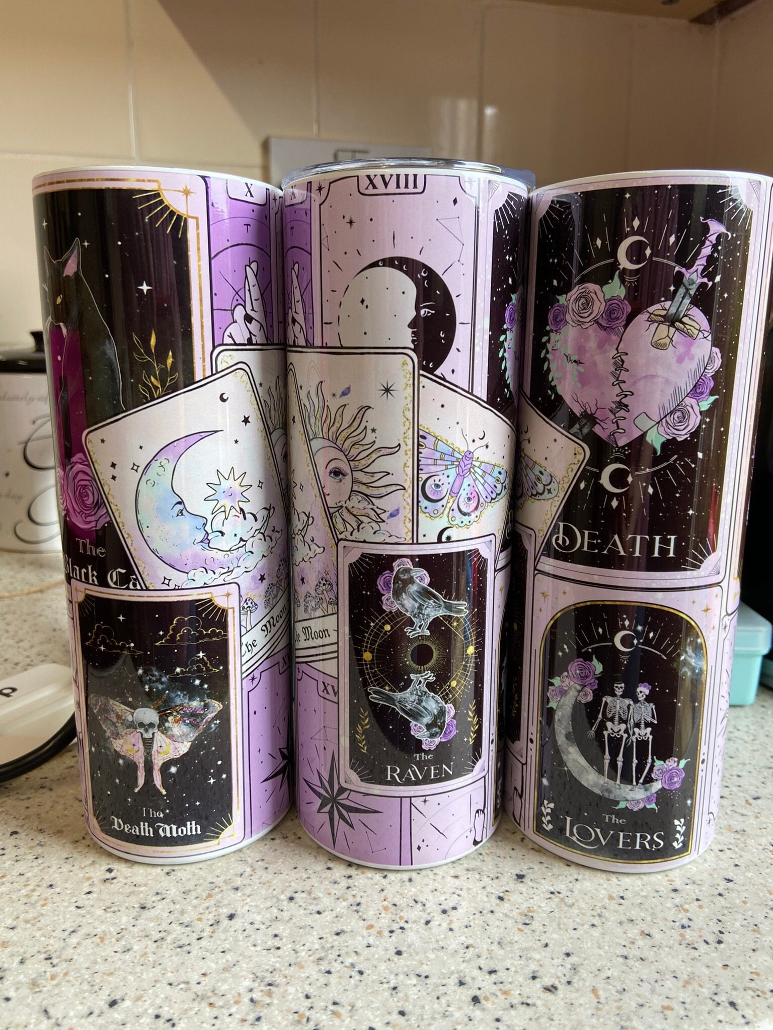 Witchy Tarotkarten Sterne und Mondphasen 20 Unzen Becher - Reisebecher - Wasserflasche - Himmlischer Metallbecher mit Deckel -
