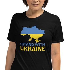 I STAND WITH UKRAINE Kurzärmeliges Unisex T-Shirt/Alle Gewinne werden zur Unterstützung der Ukraine gespendet