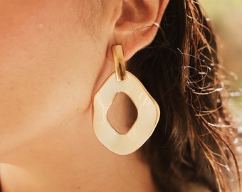 Pendientes ondulados de porcelana para mujer moderna, pendientes ondulados hechos a mano, pendientes diseñados en porcelana para mujer, pendientes contemporáneos de cerámica