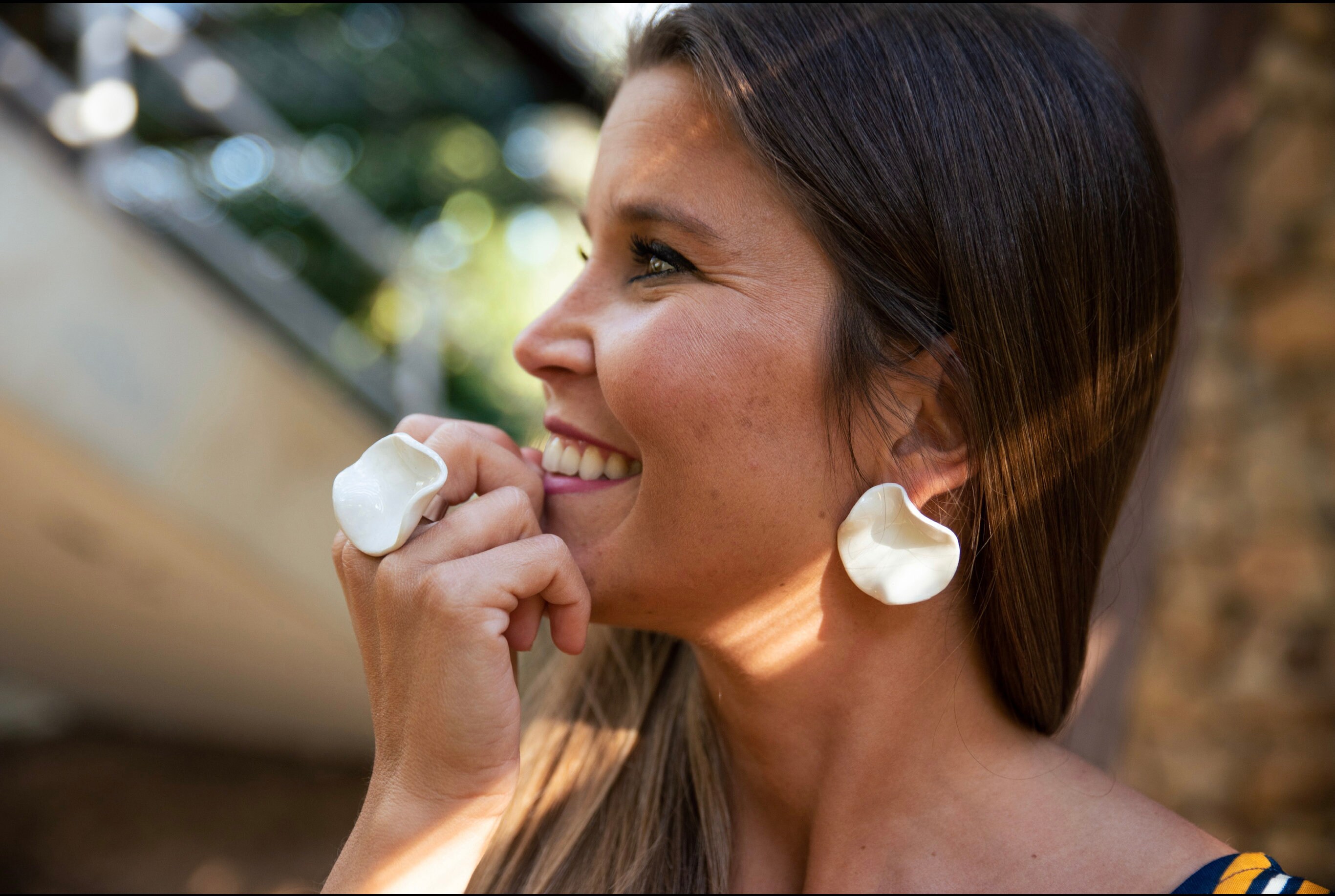 Pendientes de cerámica blanca ondulada. AIRE. Pendiente de porcelana, pendiente elegante