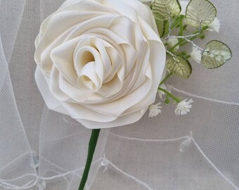 Ivoire Rose boutonnières Ruban Satin & Strass Choisissez Quantité. Ivoire Rose boutonnières Ruban Satin & Strass Choisissez Quantité.