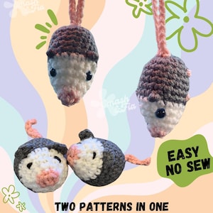 Puede incluir: Dos patrones de crochet para un juguete de peluche sin coser. Los patrones son para un opossum gris y rosa con vientre blanco y un opossum gris y blanco con vientre rosa. La imagen incluye el texto "Easy No Sew" y "Two Patterns in One".