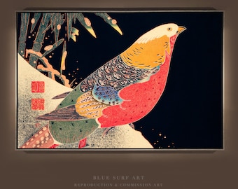 Puede incluir: Una impresión japonesa en madera colorida de un faisán con plumas rojas, amarillas, verdes y azules. El faisán está posado en una rama de bambú con un fondo negro. La impresión incluye caracteres japoneses.