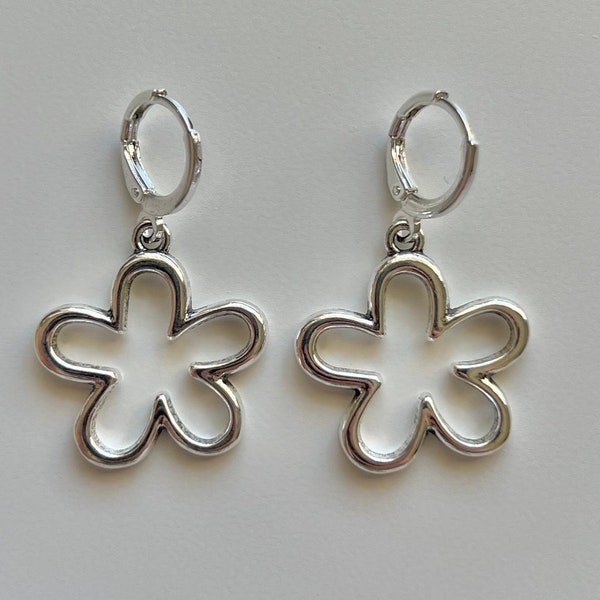 Silver flower charm Earrings | Hippie Earrings | Hippie Jewelry | flower Earrings | Gift For Her| flower hoops | daisy earrings