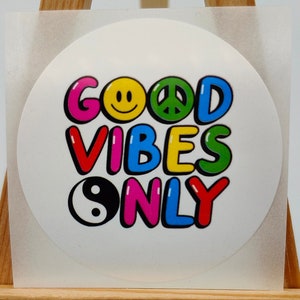 Alleen Good Vibes, retro, hippie, jaren 60, 70, schilder, stickers, labels, welzijn, retraite, spadag, zeehonden, enveloplabels, zakelijk