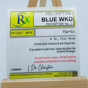 Prescrizione personalizzata blu WKD malvagio, alcol, spirito, bottiglia personalizzata etichette poli bianche, compleanno, bevanda di celebrazione, bevanda divertente, regalo