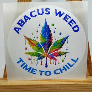 Feuilles de cannabis multicolores qui s'égouttent, bouffées d'herbe, pot à fumer, haschich, plaque de porte, plaque de blague, décalcomanies, baccy loufoque, joint.