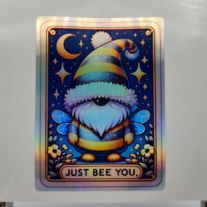 Just Bee You Gnome Gonk, abeille, motivant, autocollants de cartes de tarot d'abeilles, sorts, magie, autocollant holographique, autocollant pour ordinateur portable, décalcomanies, coque de téléphone