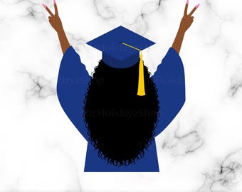 Laurea SVG, Laureata di colore PNG, Vista posteriore con toga e cappello blu, Capelli ricci, Ragazza afroamericana, Segno della pace, Download digitale