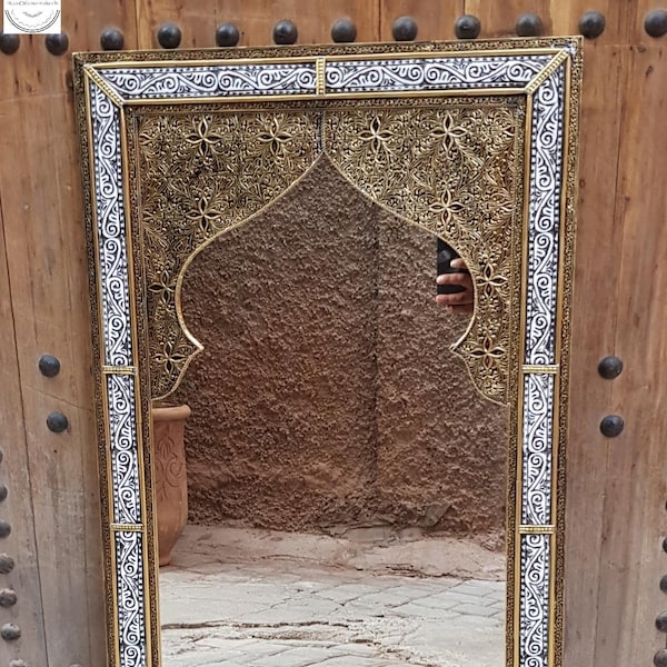 Handmade Moroccan Arched Wall Mirror – Brass & Resin Frame – Boho Moroccan Decor