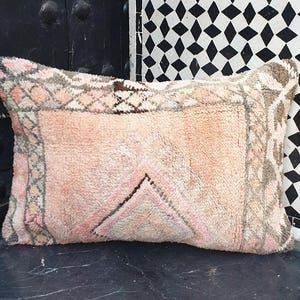 Oreiller berbère, taie d&#39;oreiller tapis marocain vintage, housses de coussin berbère vintage en laine, oreiller boujaad, coussin berbère