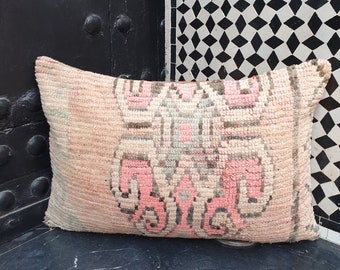 Housse de coussin vintage en laine berbère : coussin tapis marocain, design Boujaad