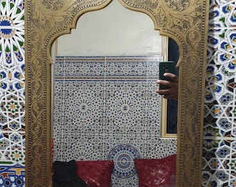Handmade Moroccan Brass Wall Mirror, Engraved Home Decor (57x40cm)