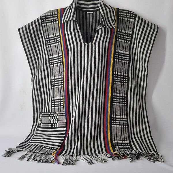 Auténtico Poncho tejido a mano de Medellín, Colombia Unisex, Unisize Hecho en Colombia