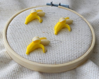 Banana Needle Threaders