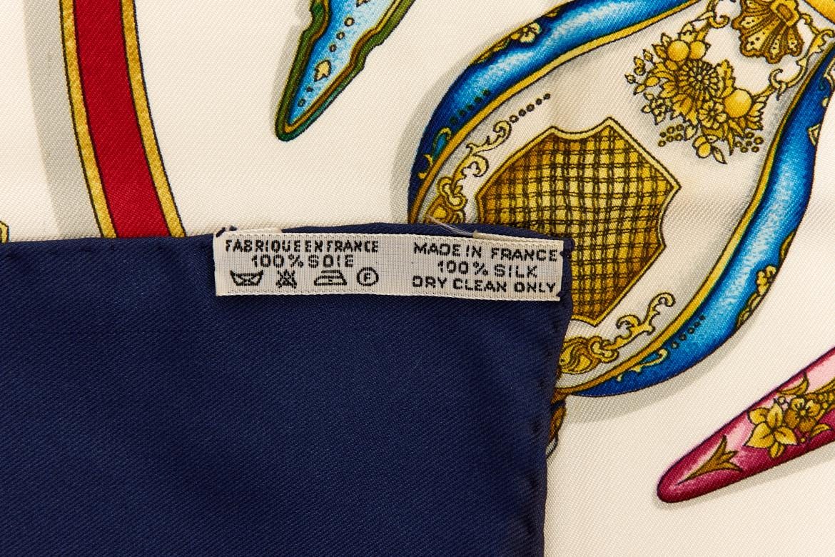 【美品】エルメス カレ90 スカーフ Qu'importe le flacon HERMES エルメス スカーフ カレ90 『Qu importe le flacon(香水