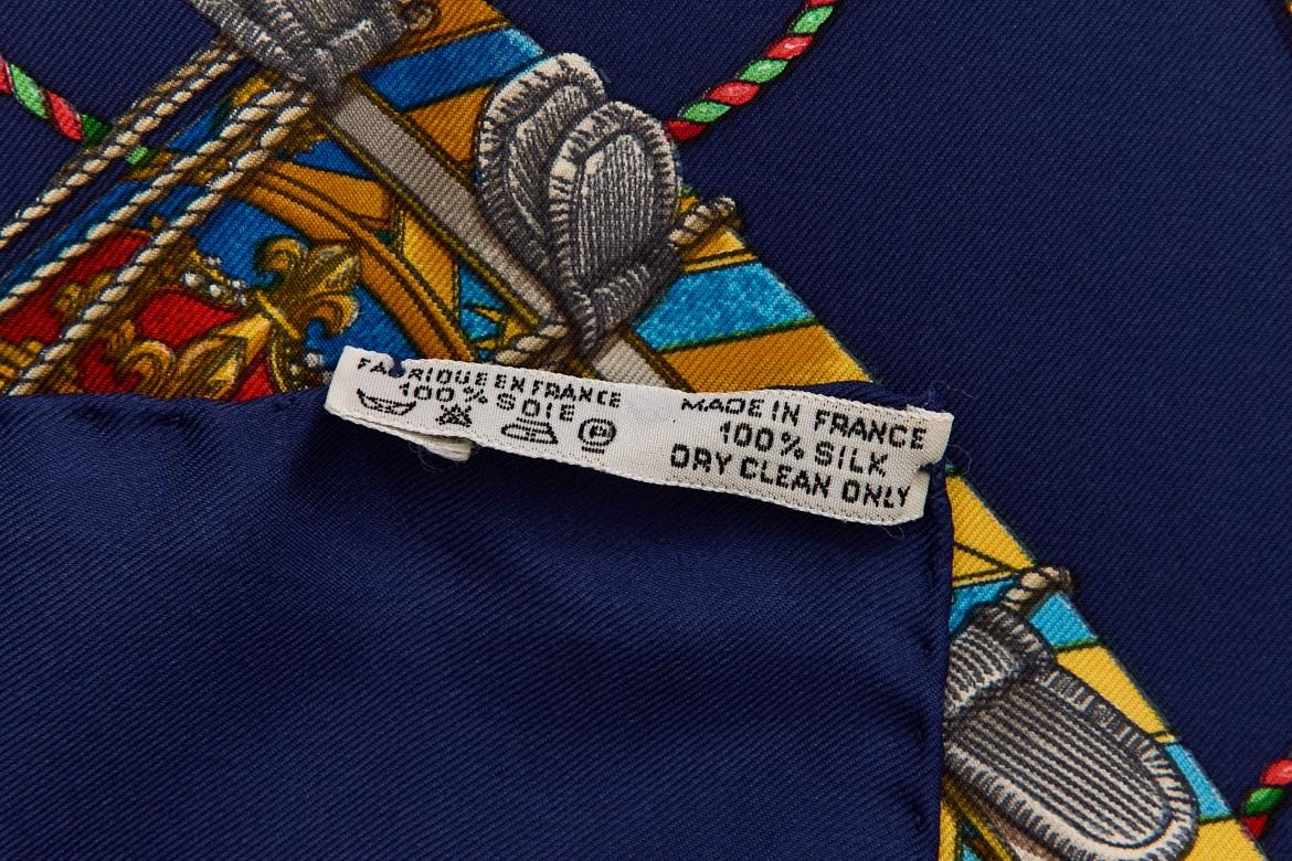 ♥新品同様♥HERMÈS LES TAMBOURS シルクスカーフ 90 HERMES(エルメス) カレ90 LES TAMBOURS タンブールの太鼓王冠 シルク