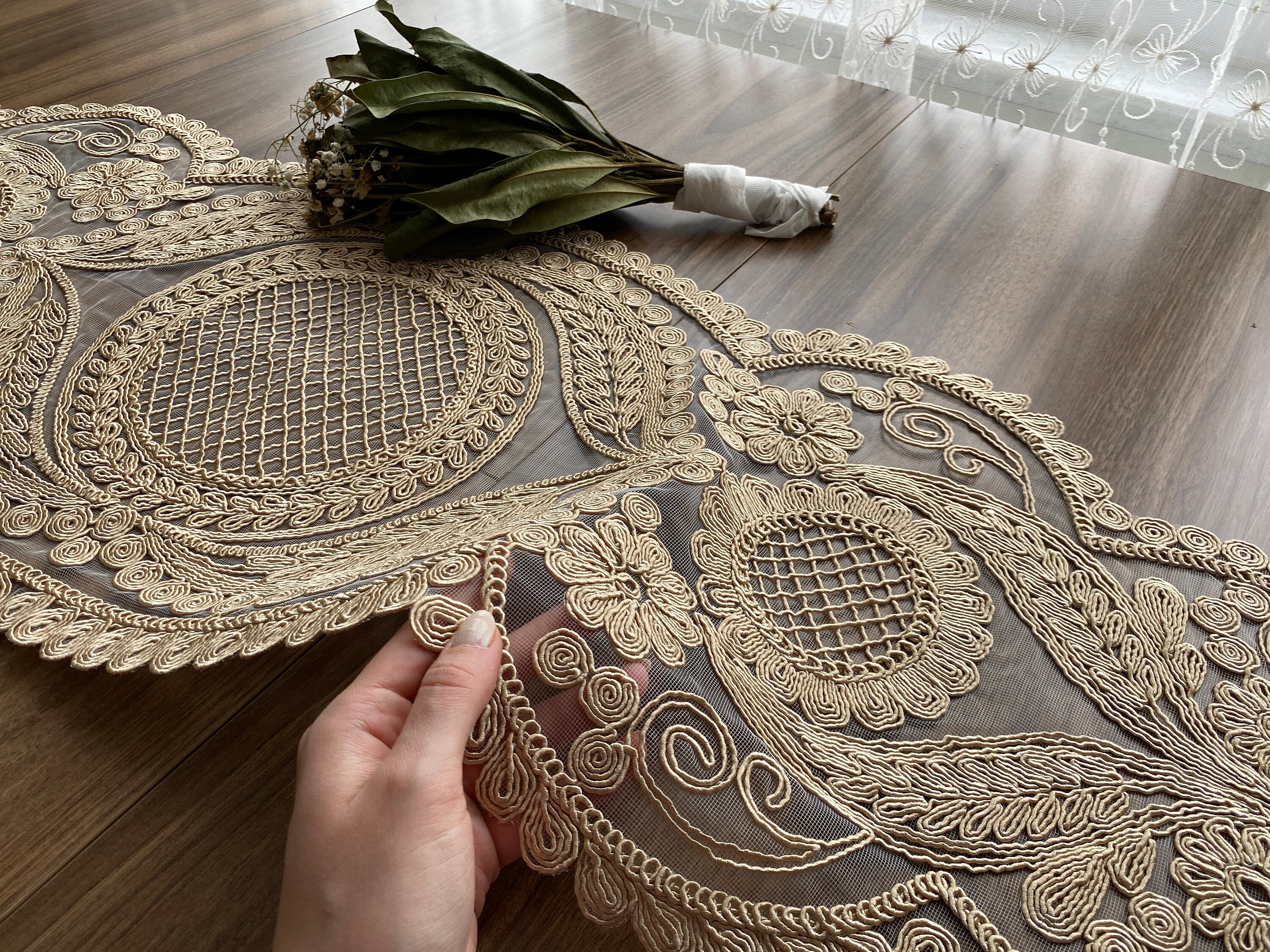 カプチーノフレンチレーステーブルランナー、ヴィンテージスタイルの